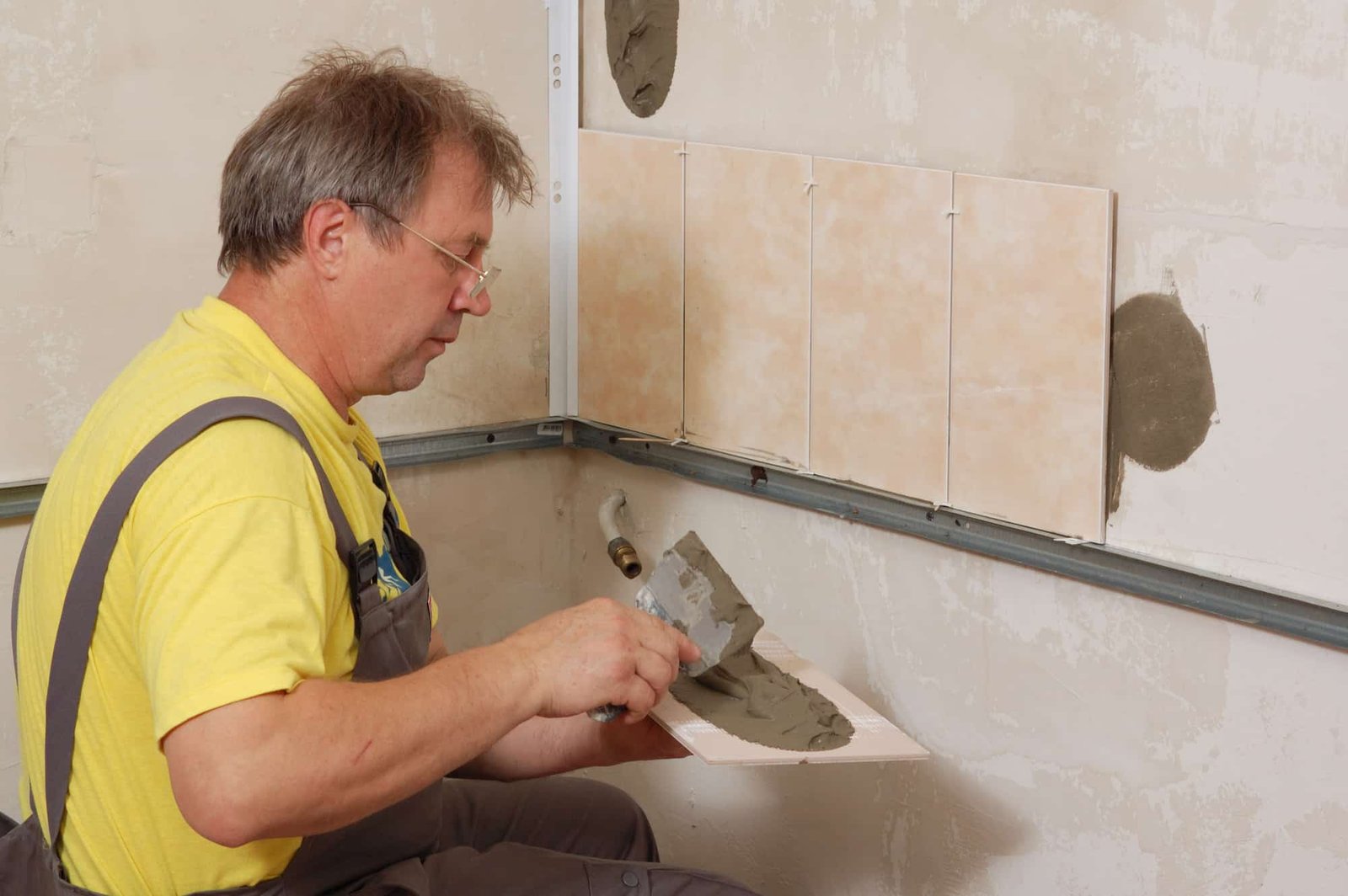 tiling wall behind kitchen sink