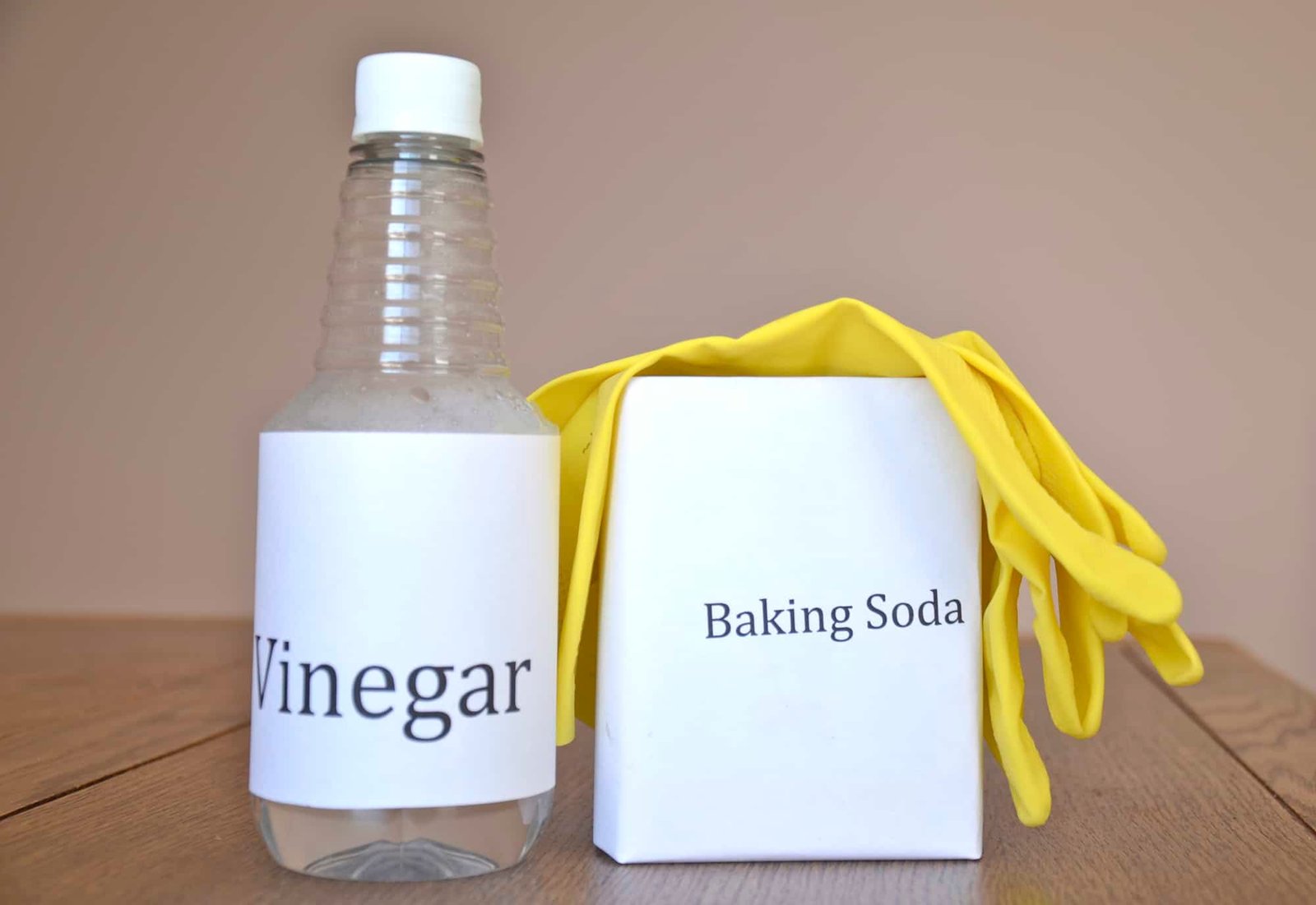 vinegar and baking soda for cleaning